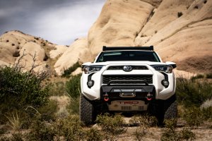 Toyota 4Runner Front Bumper - Body Armor 4x4 - HiLine Front Winch Bumper with Two-Stage Light Texture Finish - Black - `14-`23